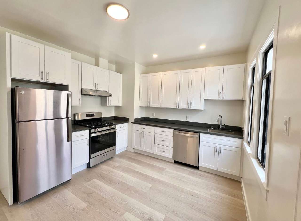 Top Floor 2BR/1BA + Newly Renovated Unit! Parking! In-Unit Laundry! PROGRESSIVE