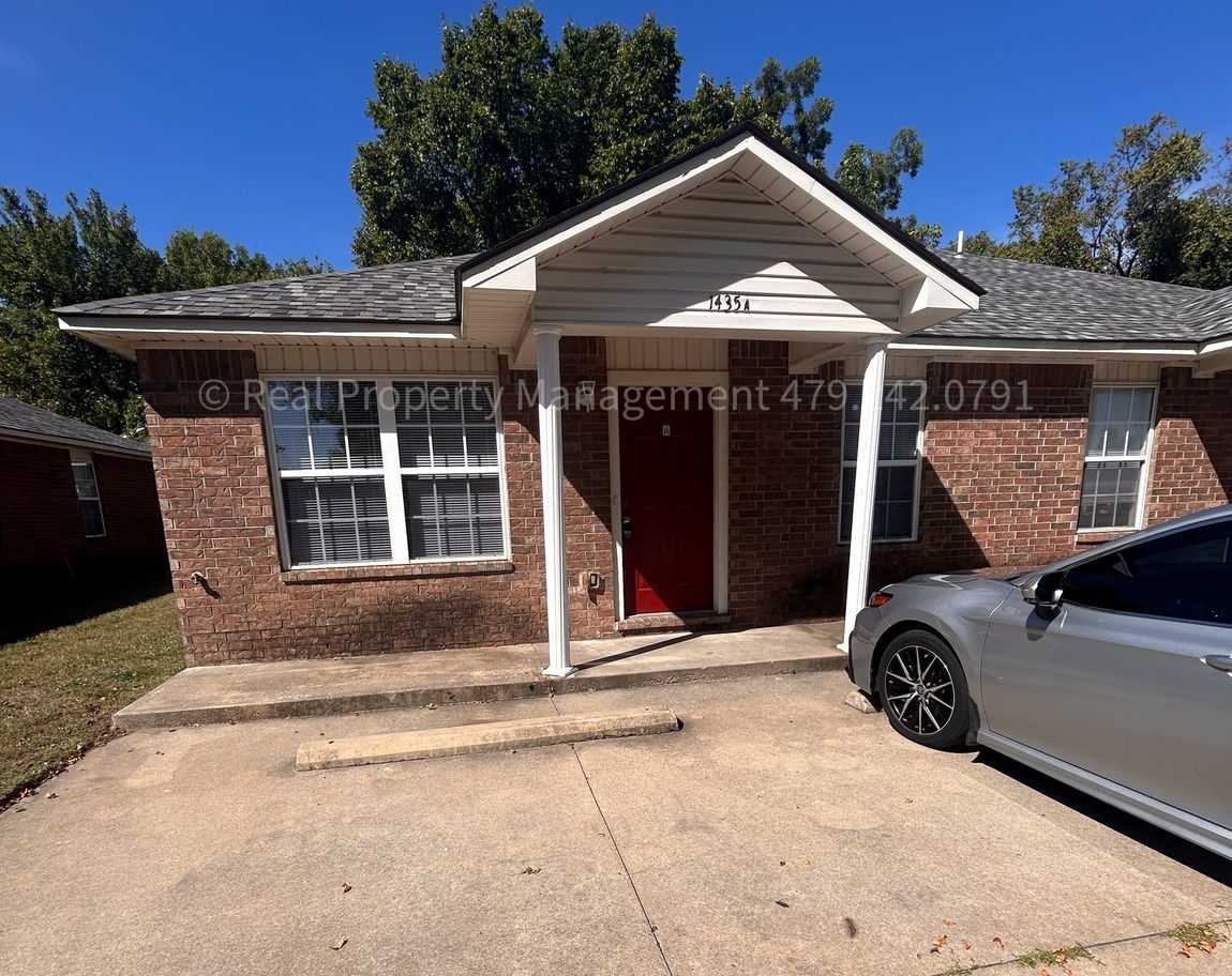 3B/2B Duplex located on the South side of Fort Smith