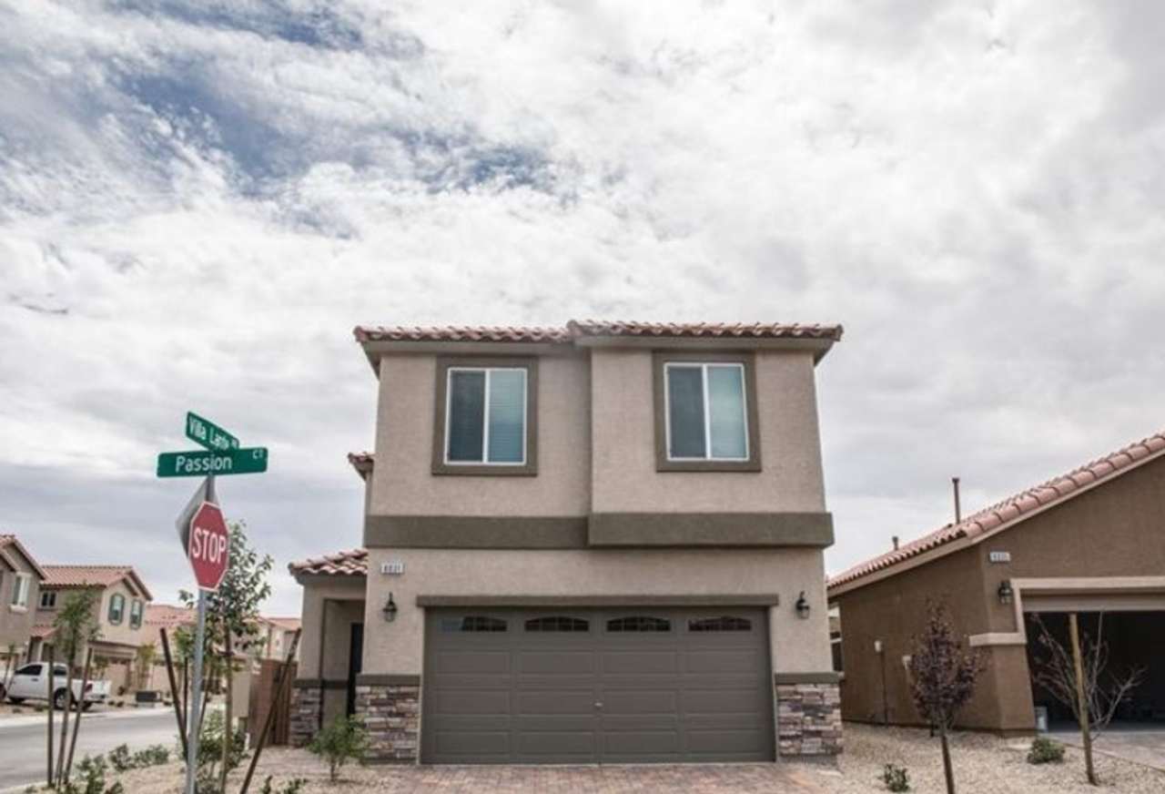 Beautiful 4 bedroom SW Area Home!! Corner Lot!!