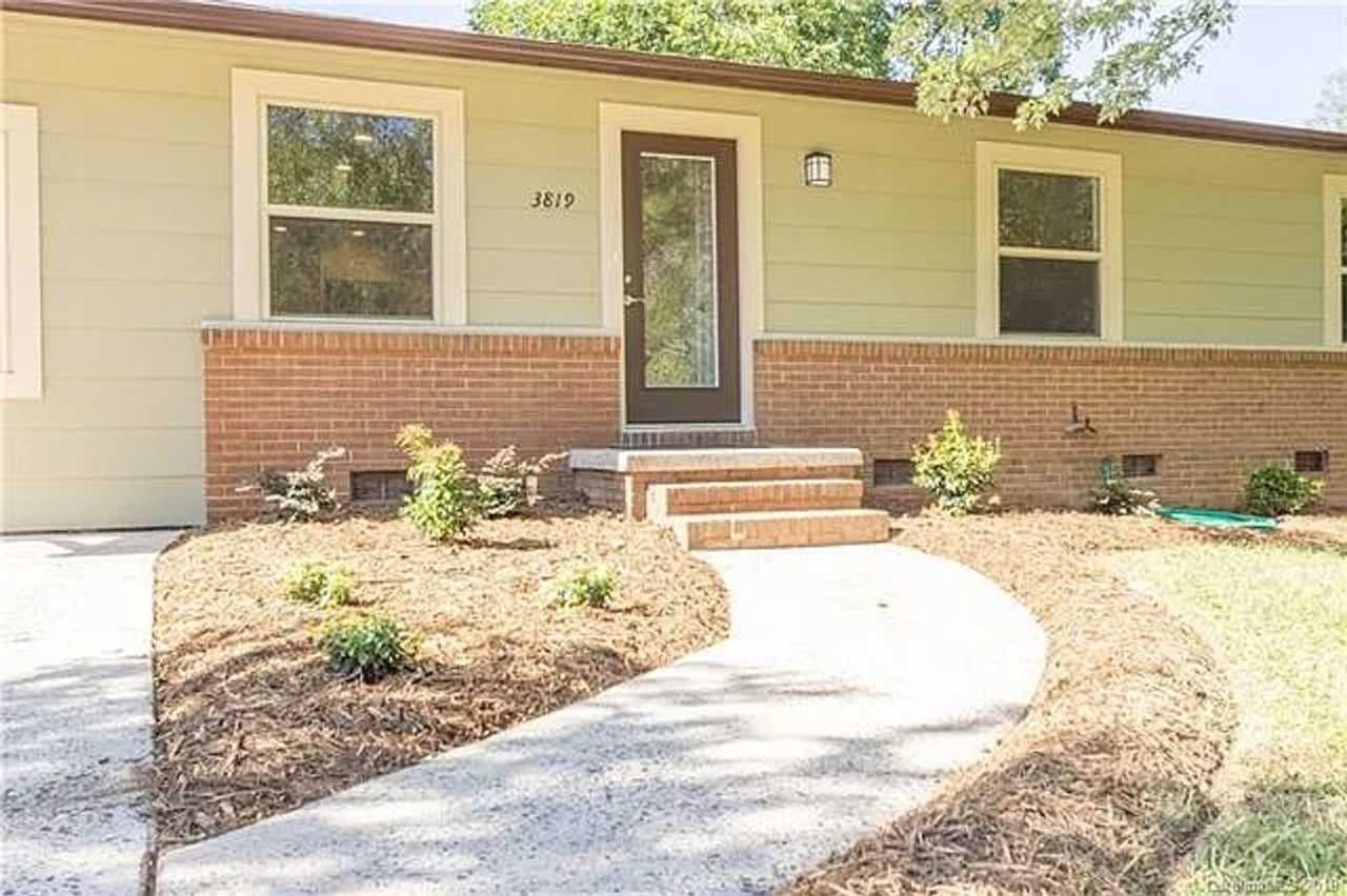 Room in 3 Bedroom Home at Langley Ave