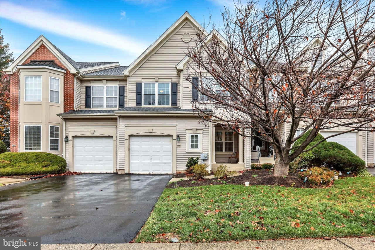 102 JULIAN Drive E unit: E