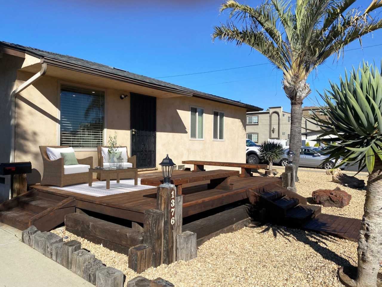 Great PB Location! RENOVATED! Small Pet Friendly!