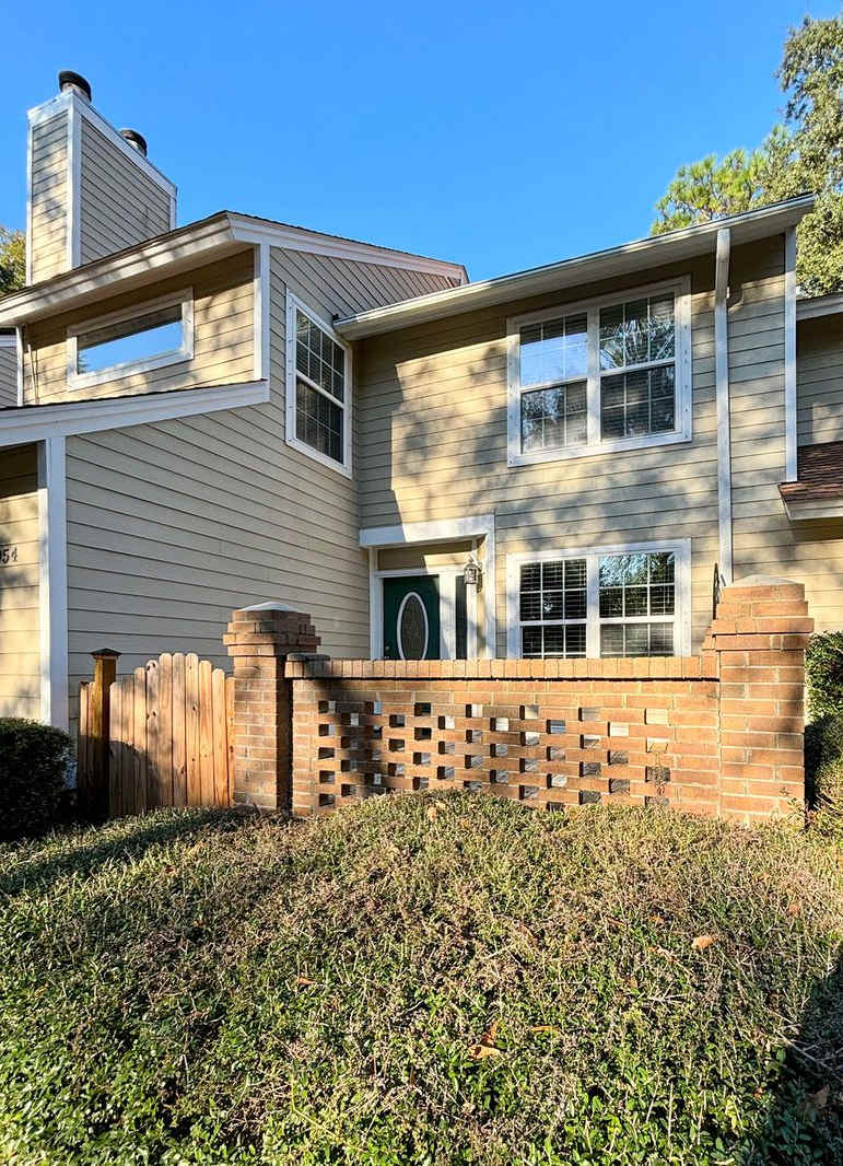 Available 1/10. Beautiful 3BR/3 BA Townhome Available in the Heart of Mt Pleasant!