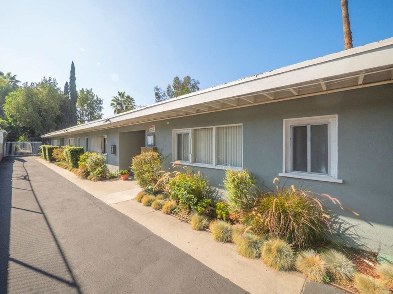 15758 Sherman Way