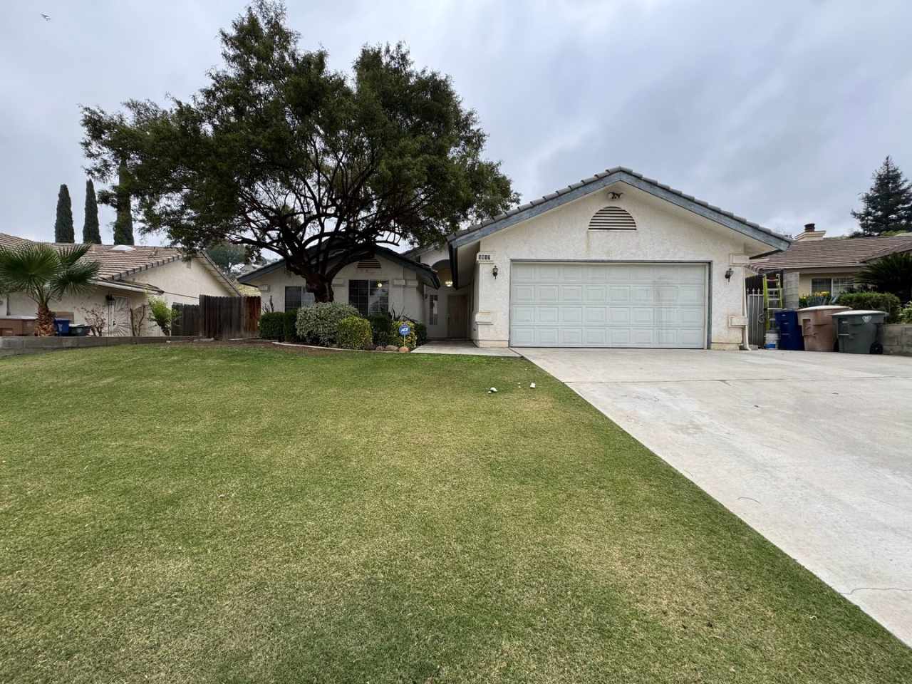 NE Bakersfield home with a sunroom!