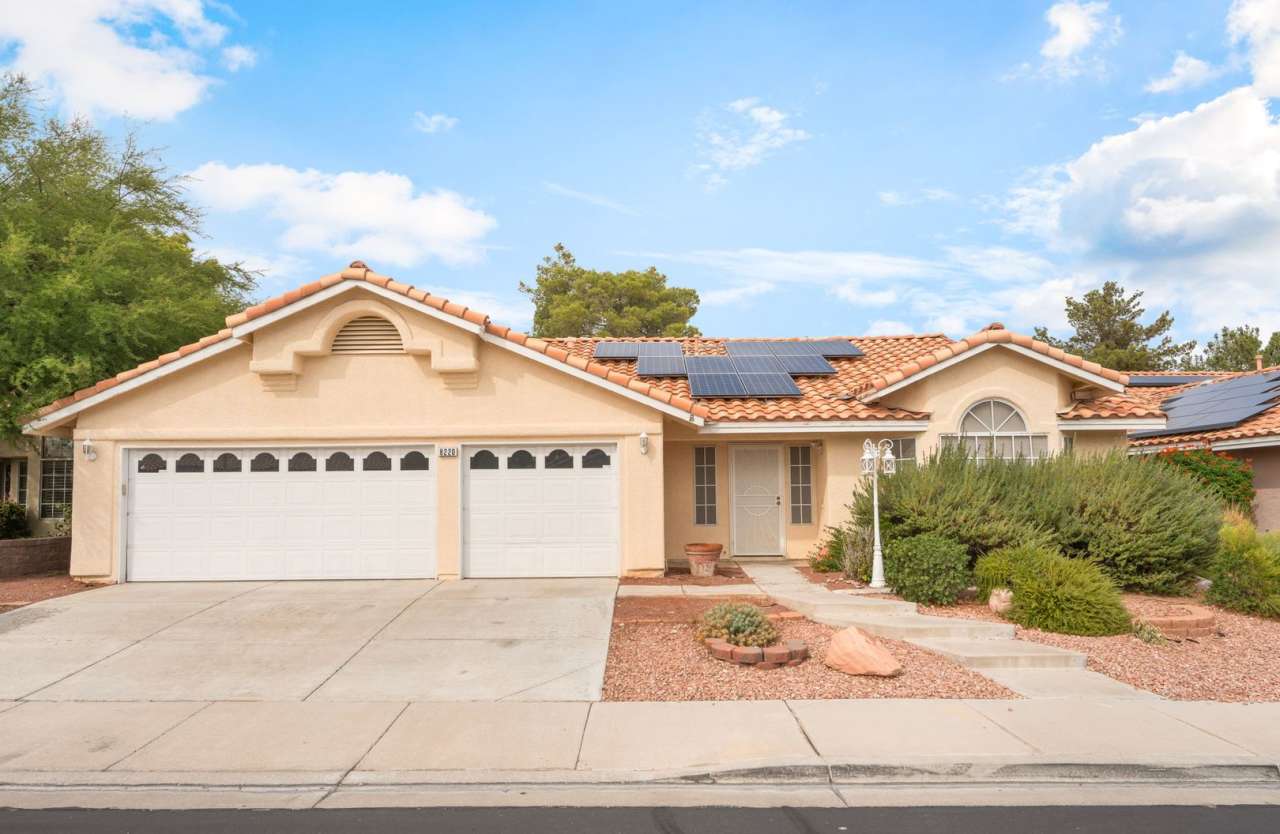 Elegant Single-Story Home in Desert Shores!