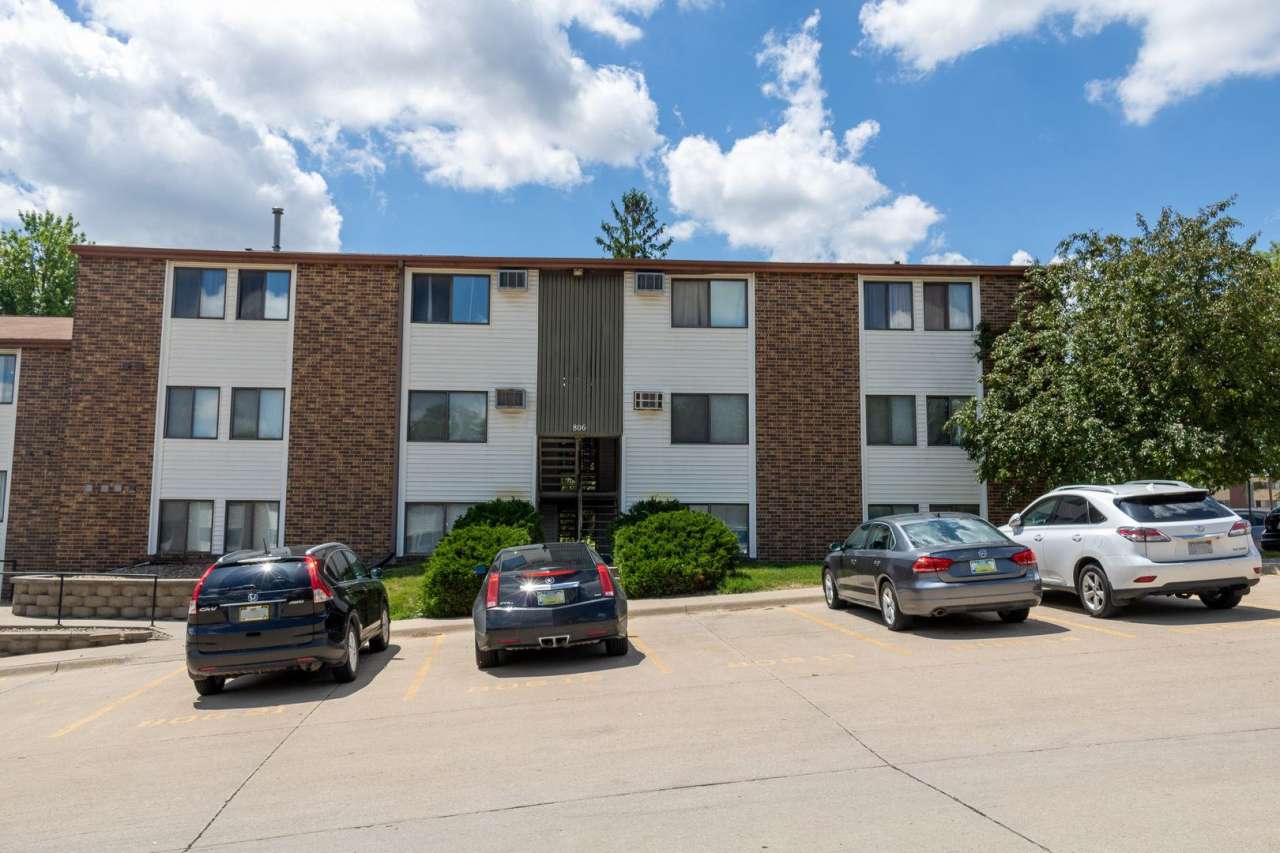 $1,025 | 2 Bedroom, 1 Bathroom Apartment | No Pets Allowed | Available for Immediate Move In!