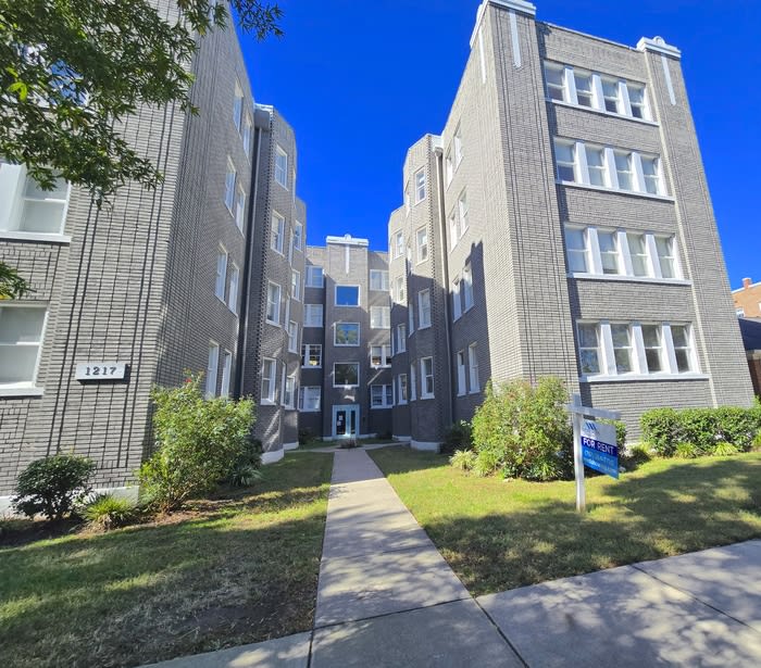 1217 Colonial Avenue