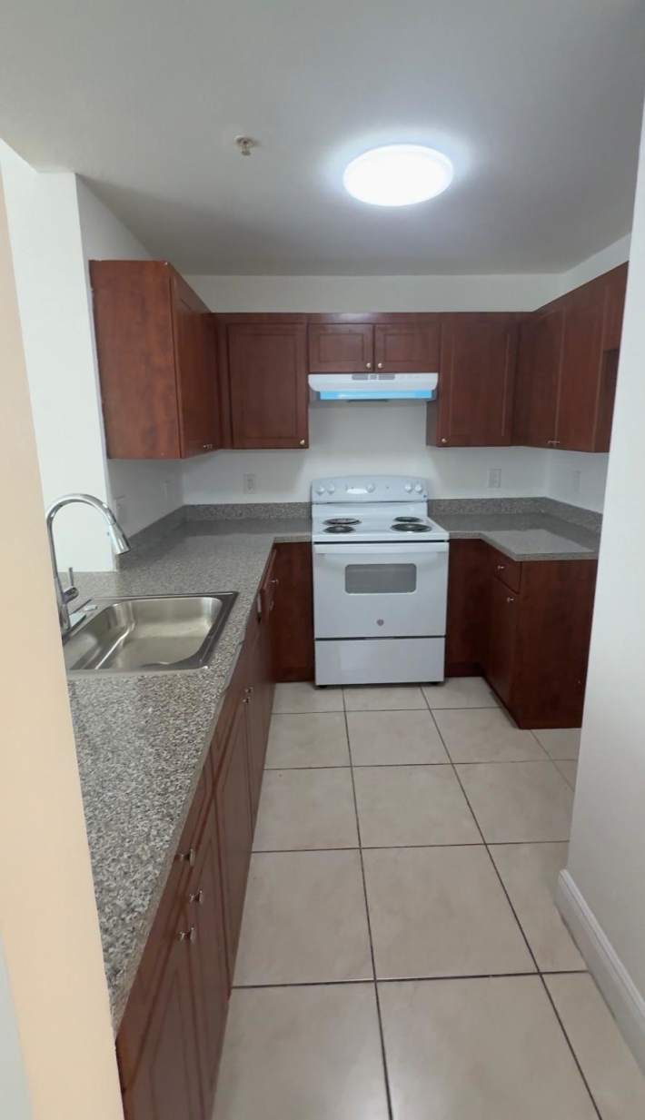 2453 W 78th St - 104