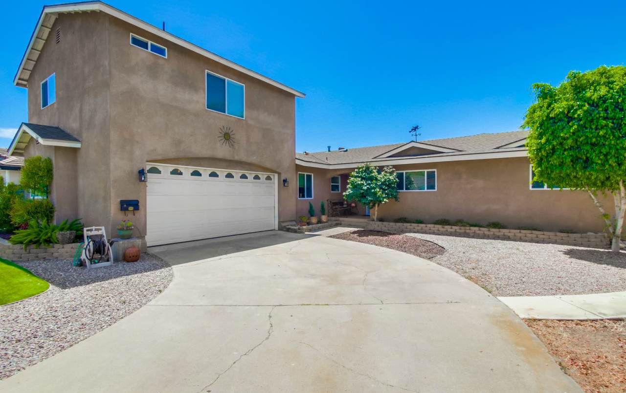 Wonderful SINGLE FAMILY HOME in DEL CERRO