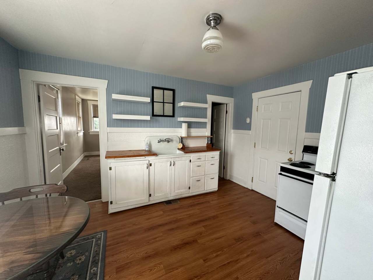 1 bedroom/ 1 bath unit in Triplex