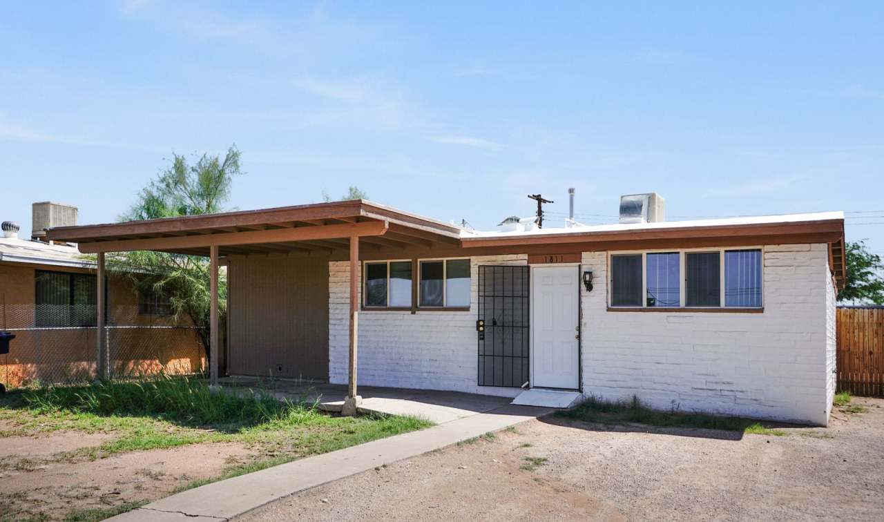 Bright 3-Bedroom Home Near Tucson’s Best Amenities—and Move-In Ready!
