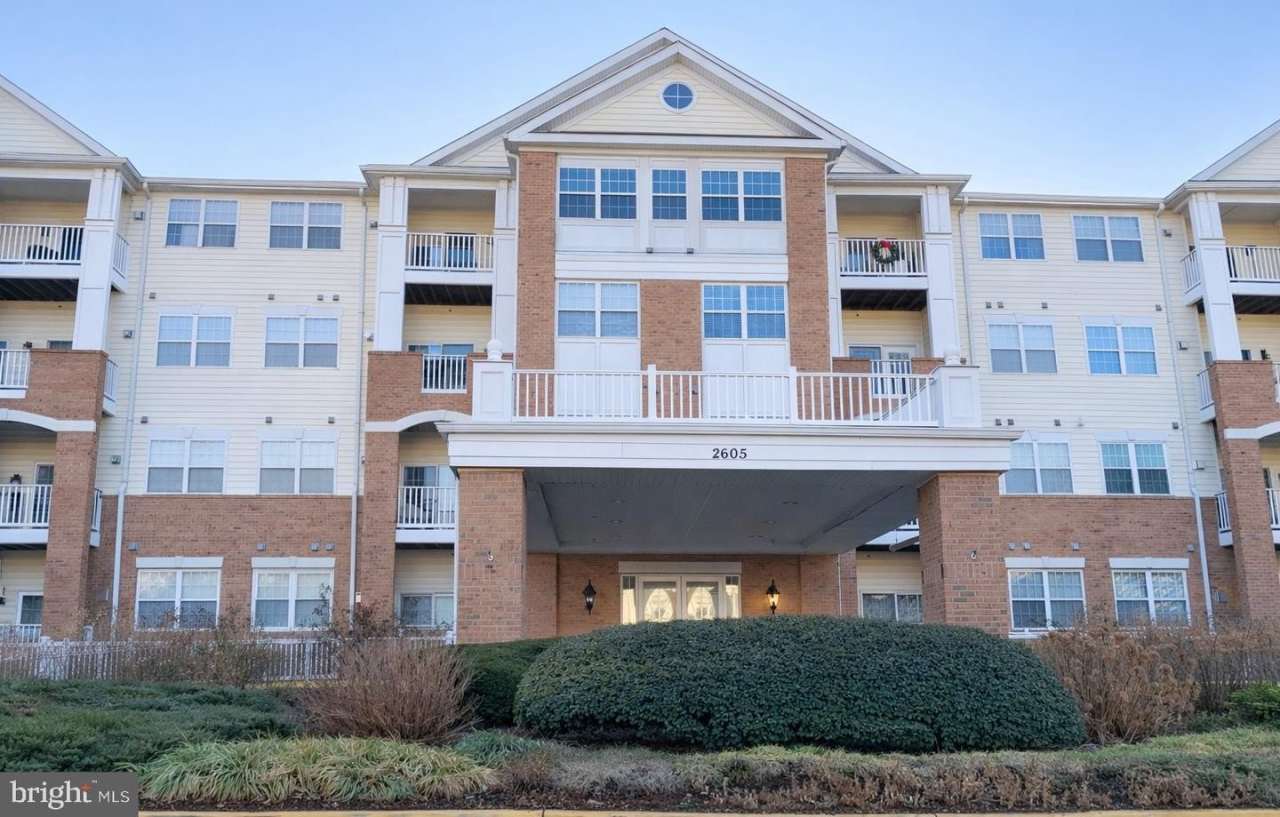 2605 CHAPEL LAKE DR #212