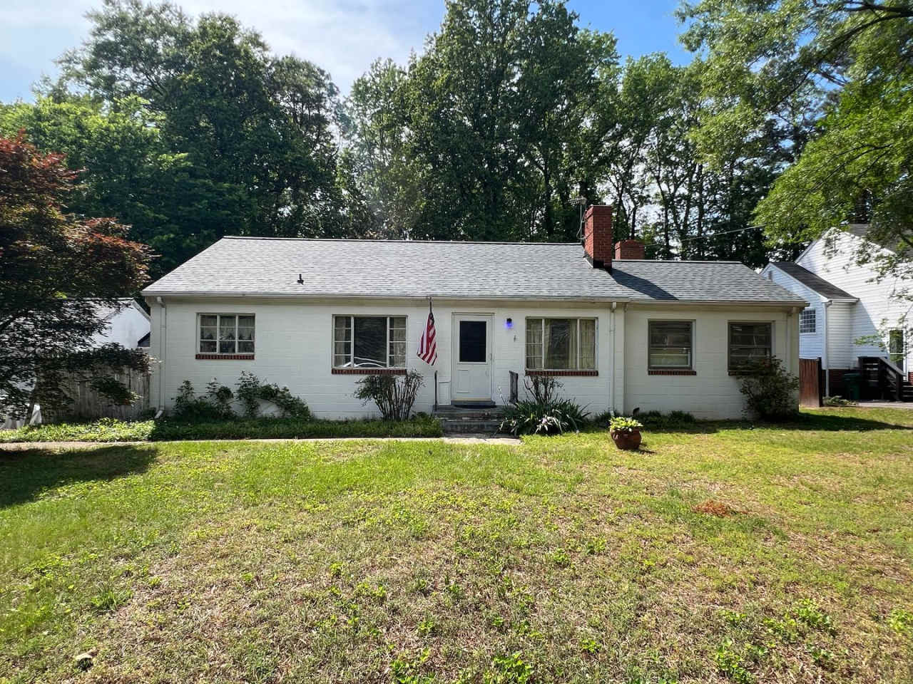 Adorable 2bdrm/1bth Ranch Style Home Conveniently Located in Henrico's West End!!