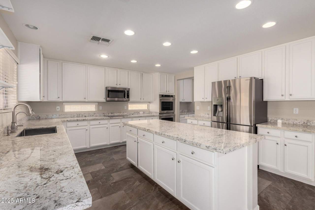 4122 E PALM BEACH Drive