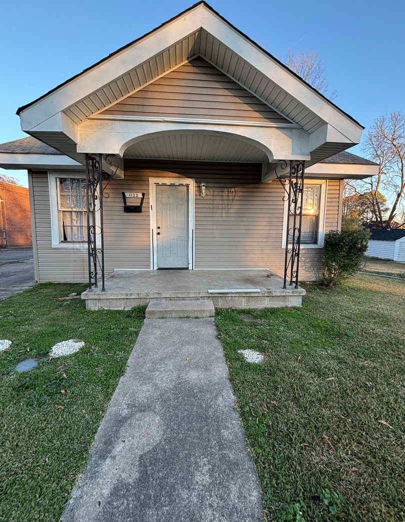 FOR LEASE -3 Bedrooms | 1.5 Bathrooms