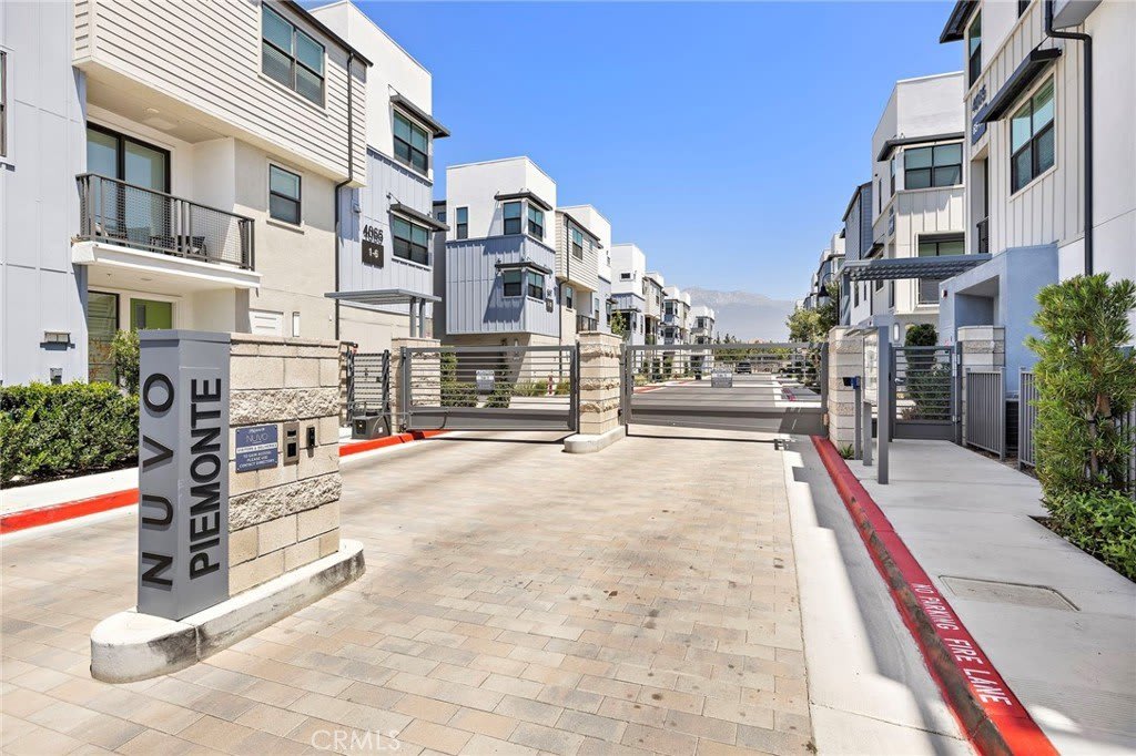 944 N N Divino Privado