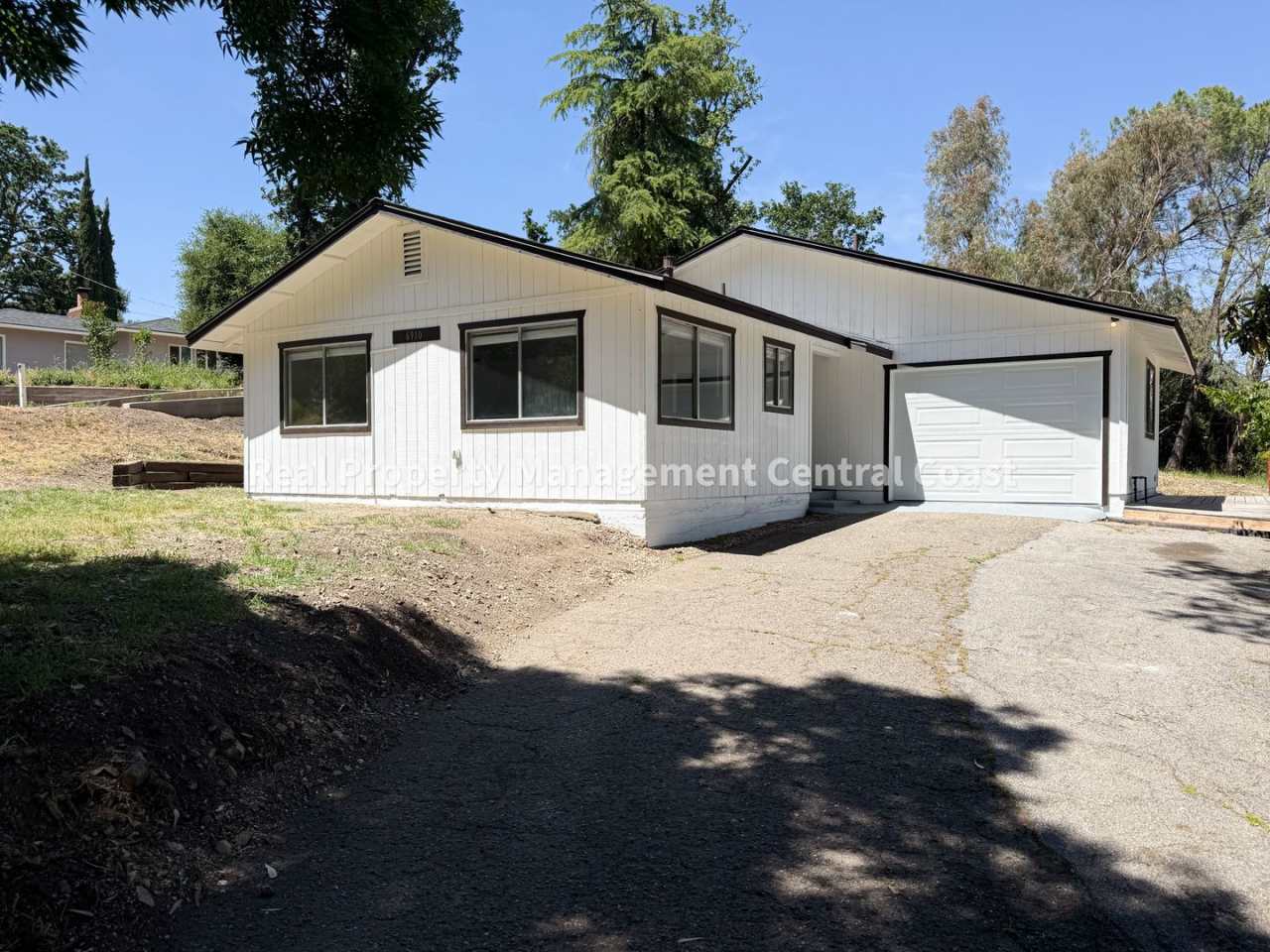 AVAILABLE NOW - 2 Bed / 1 Bath Atascadero Home