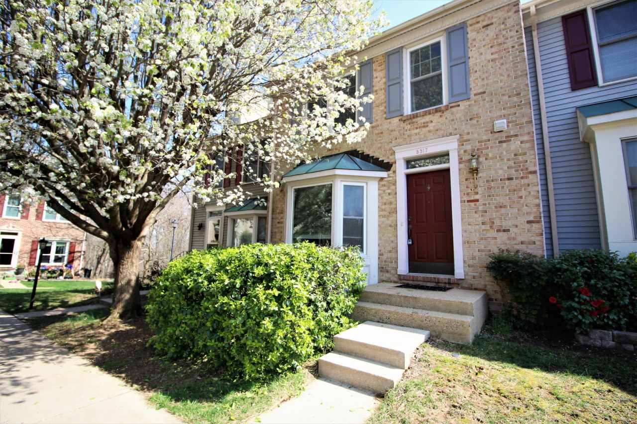Fabulous Three Bedroom Three Level Townhome in the Heart of Kingstowne!