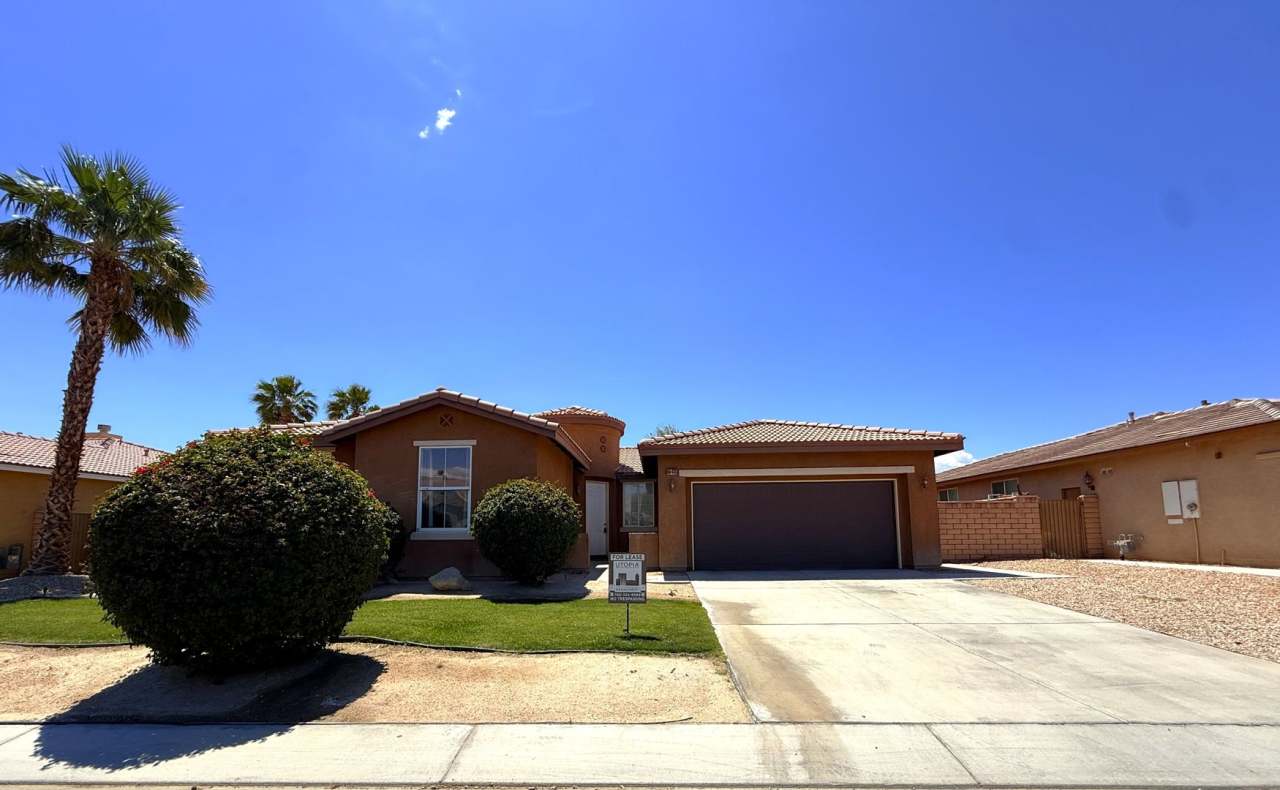 AVAILBALE NOW! 3 Bedroom 2 Bathroom Home in Talavera Community in Indio ! MOVE IN SPECIAL $500 OFF ONE MONTH'S RENT!!