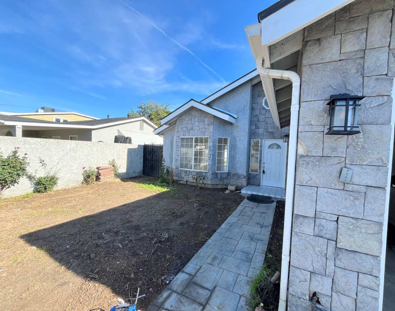 Reseda 4+3 w/fireplace, vaulted ceilings, new flooring, solar panels, + pool! (7522 Balcom Ave)