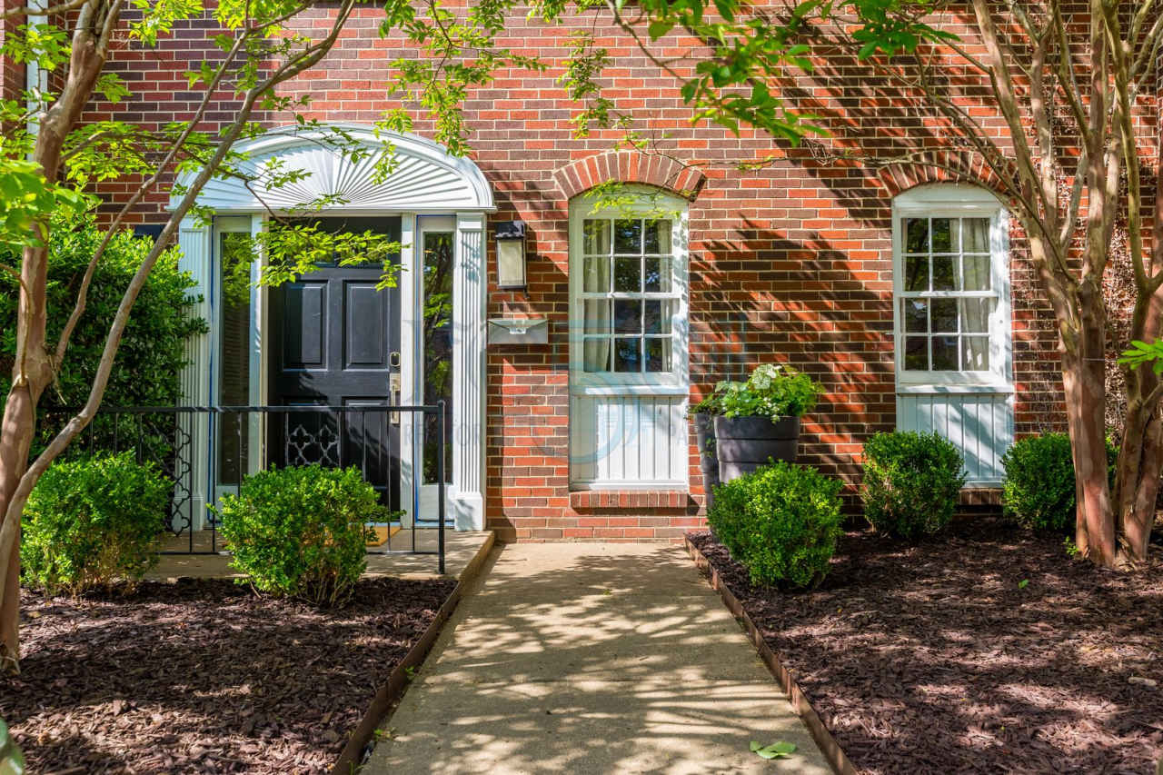 Elegant, updated Pleasant Valley townhome in the heart of WLR