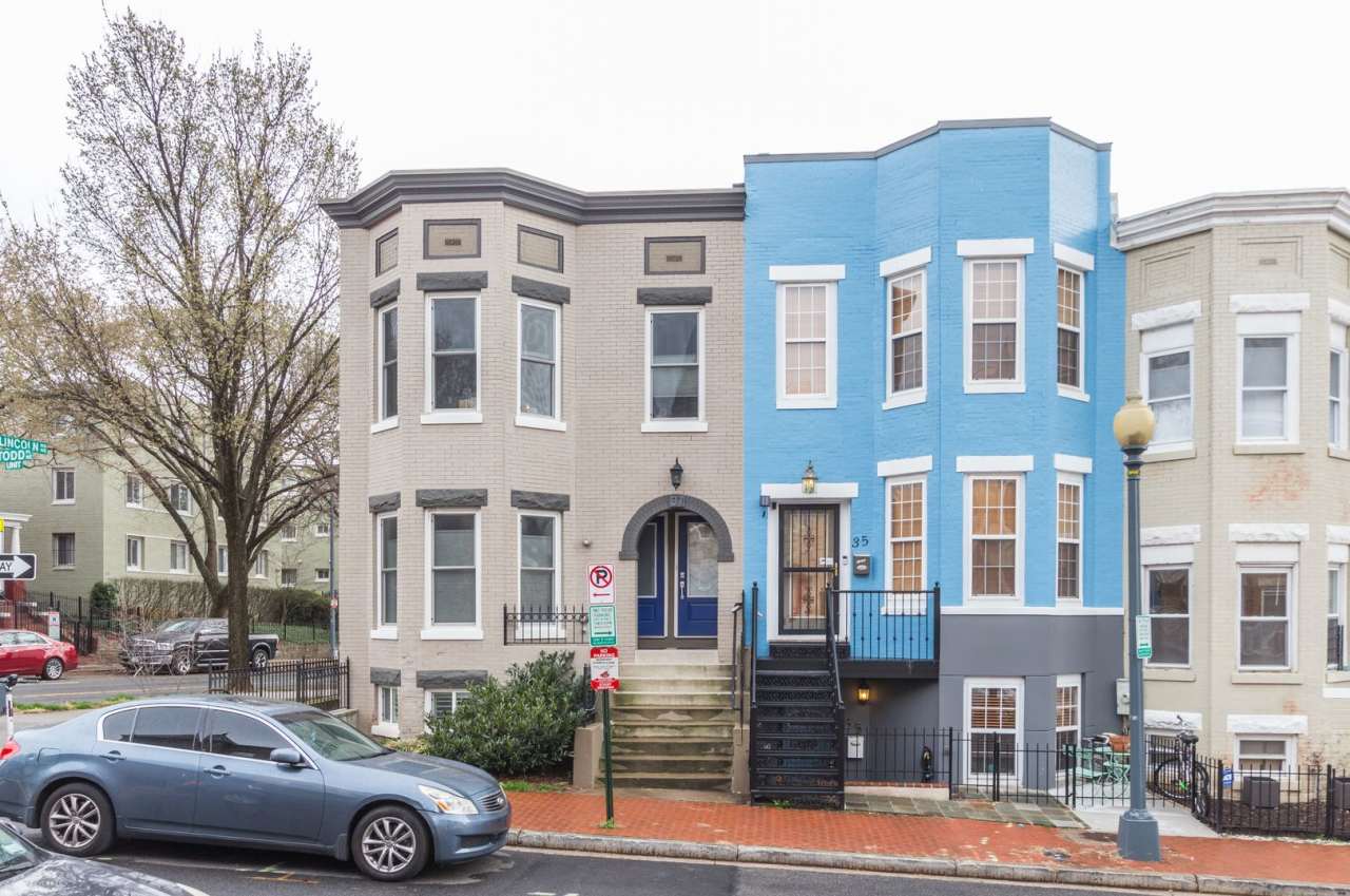 Stunning premium corner Townhome condo in the desirable Eckington neighborhood!