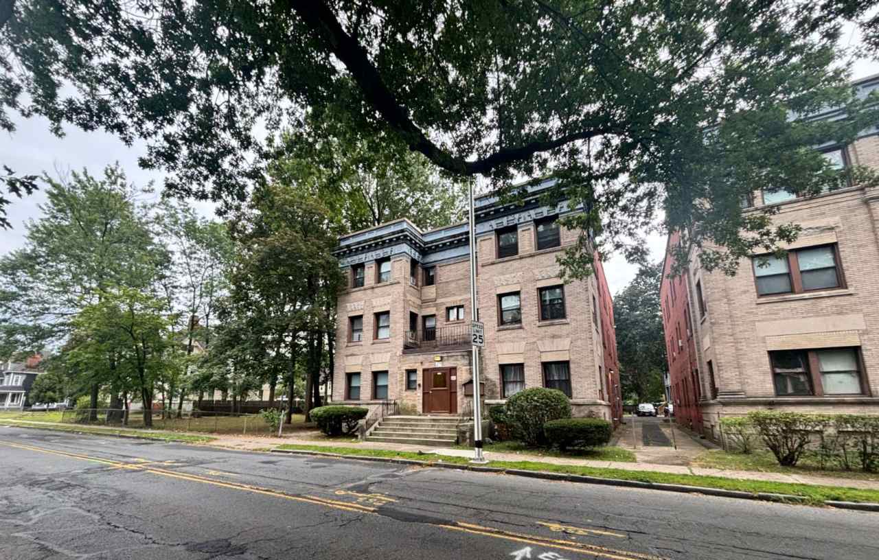 4 Bedrooms 2 Bath Apartment with Heat and Hot Water Included!!