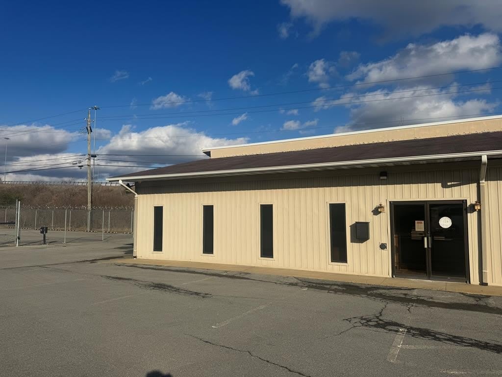 313 HARPER PARK DR. SUITE (D & H)