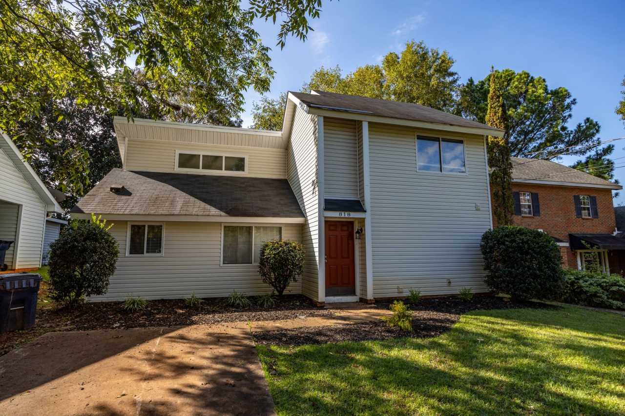 Spacious 3 Bedroom 2 Bath!