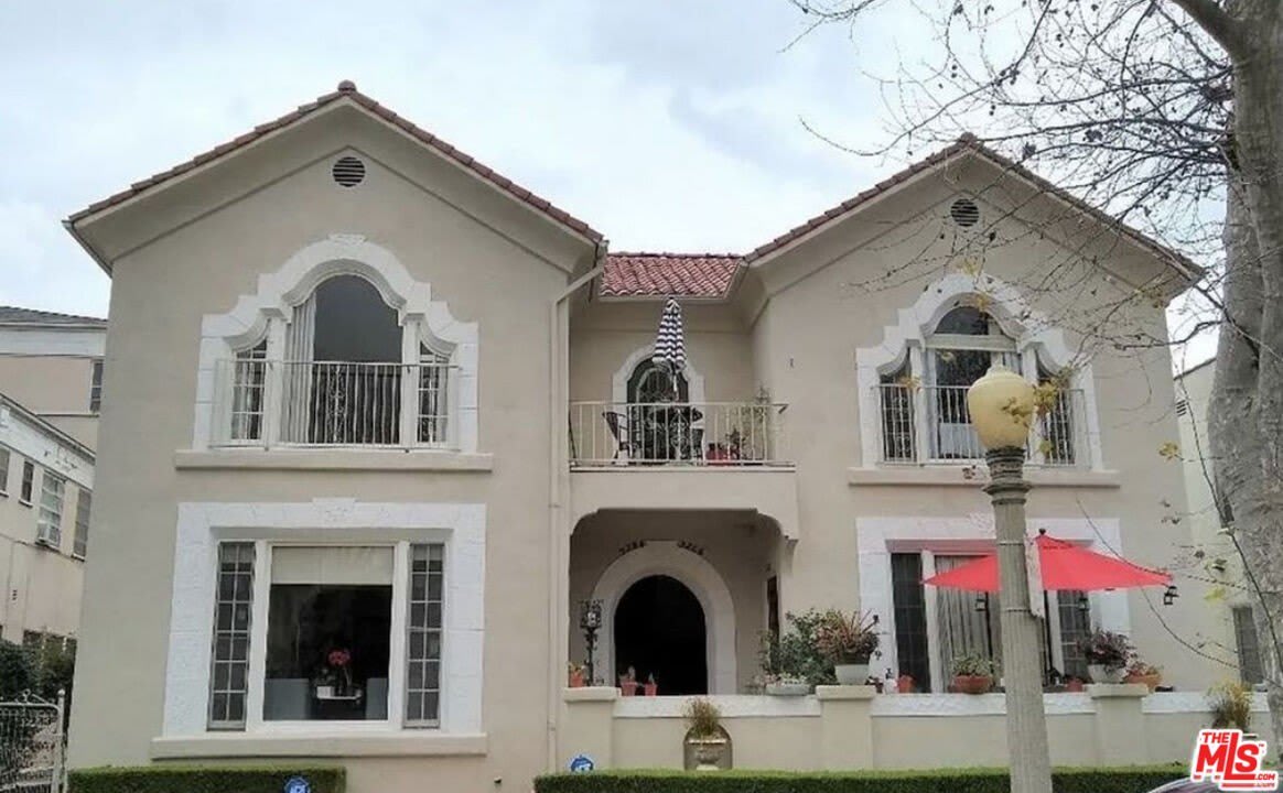 326 1/2 N Sycamore Ave