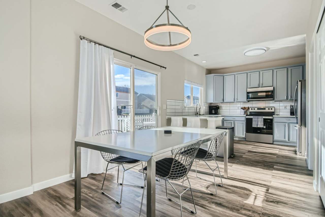 Lovely 3 BDR/3BA Home - 20 Minutes to Denver