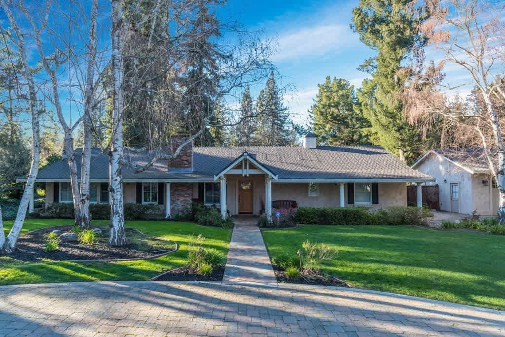 Gorgeous Property on Private Street conveniently located on West Side near Downtown!