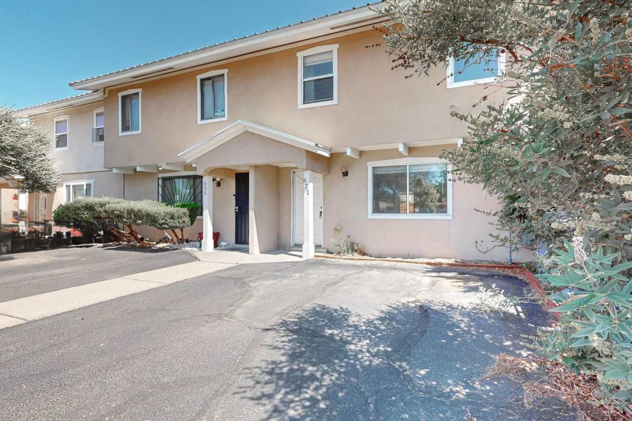 Cozy 3 Bedroom 1.5 Bathroom In NW Albuquerque!