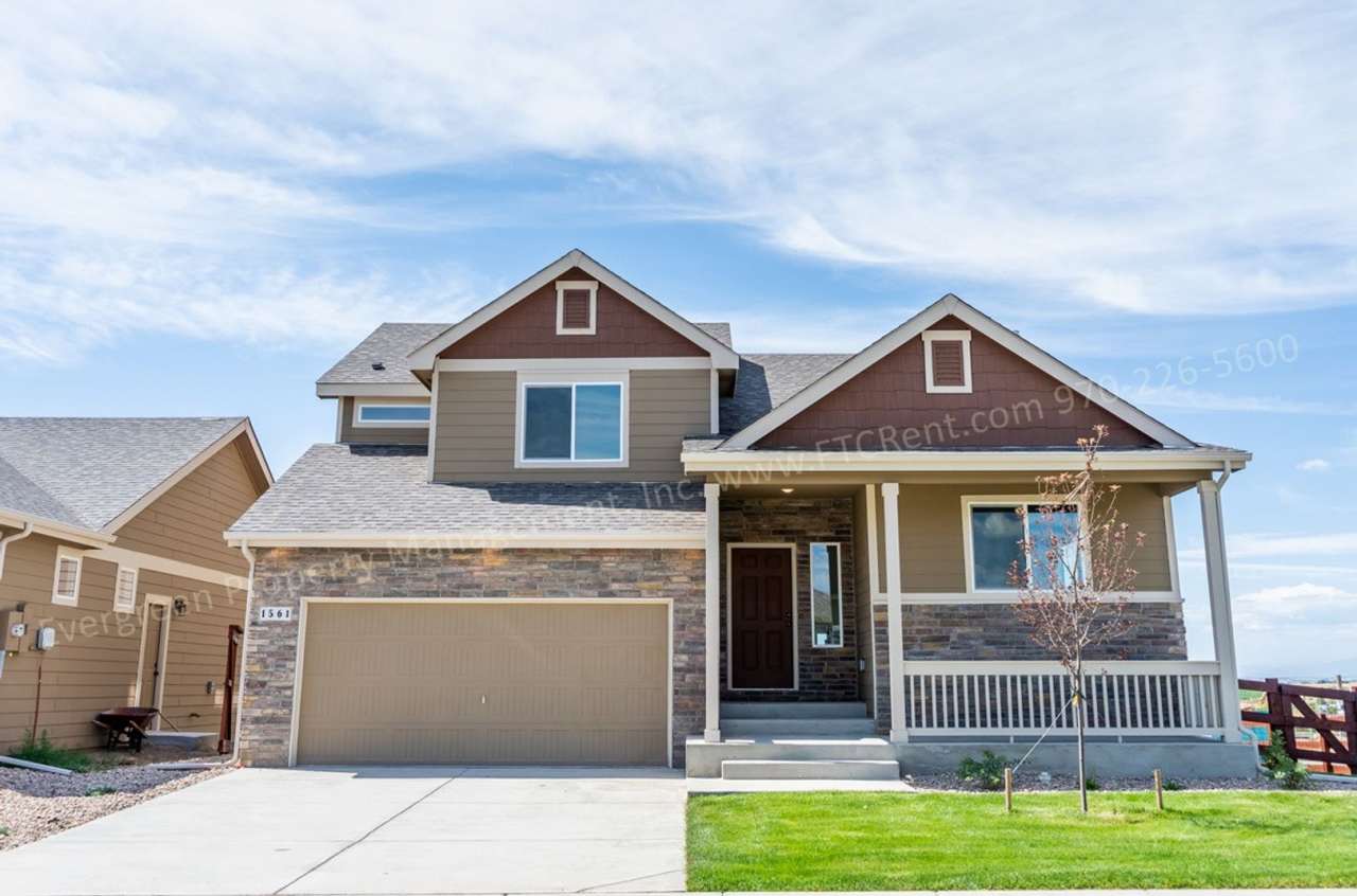 Gorgeous 4-Bed, 2.5 Bath Home in Windsor!