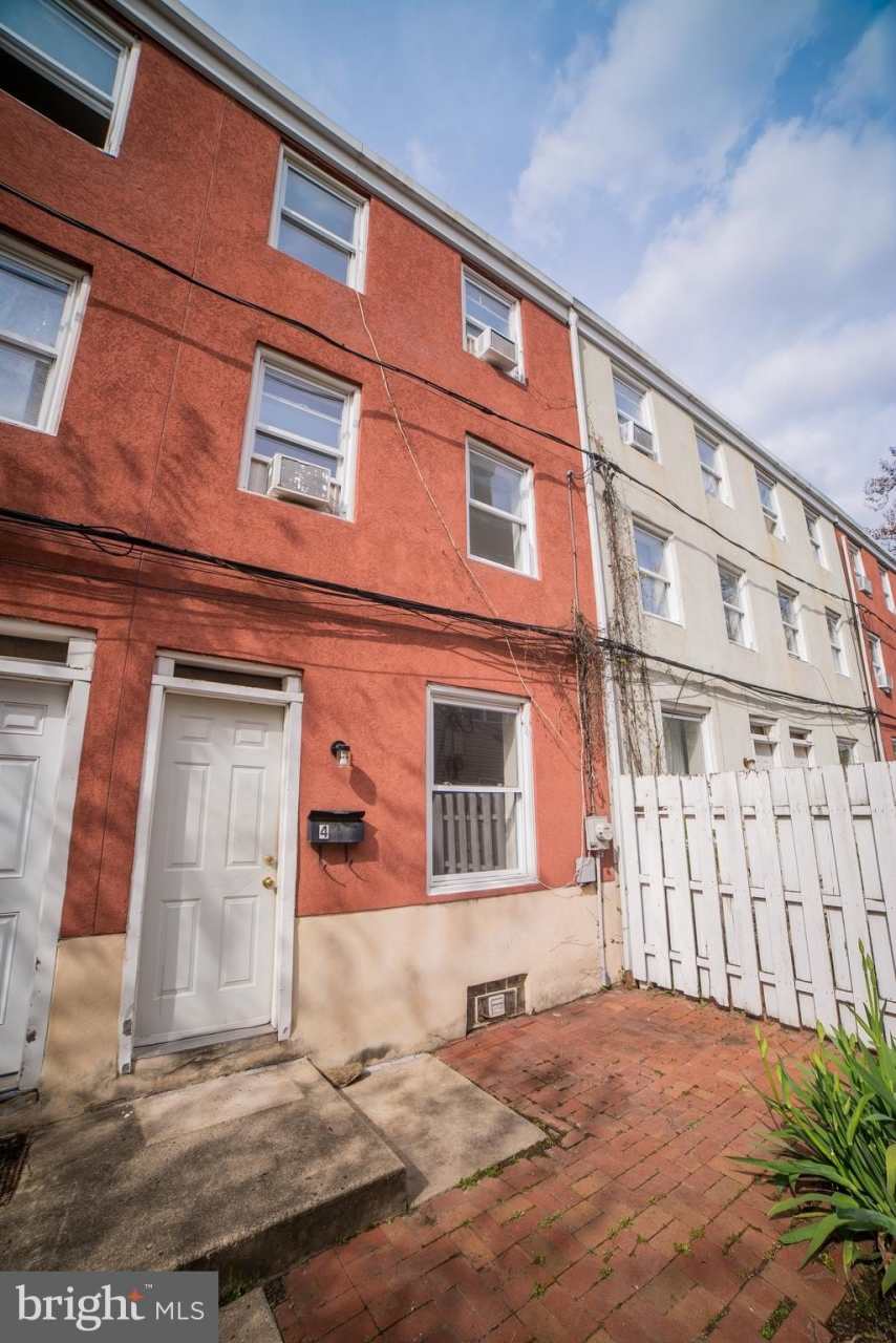 1305 N LAWRENCE STREET