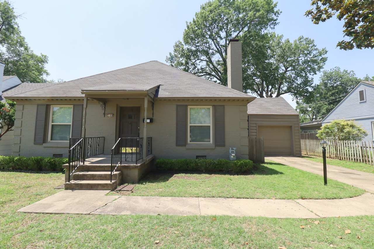 Stunning 2 Bed 1 Bath In Midtown Charmer: NO PETS