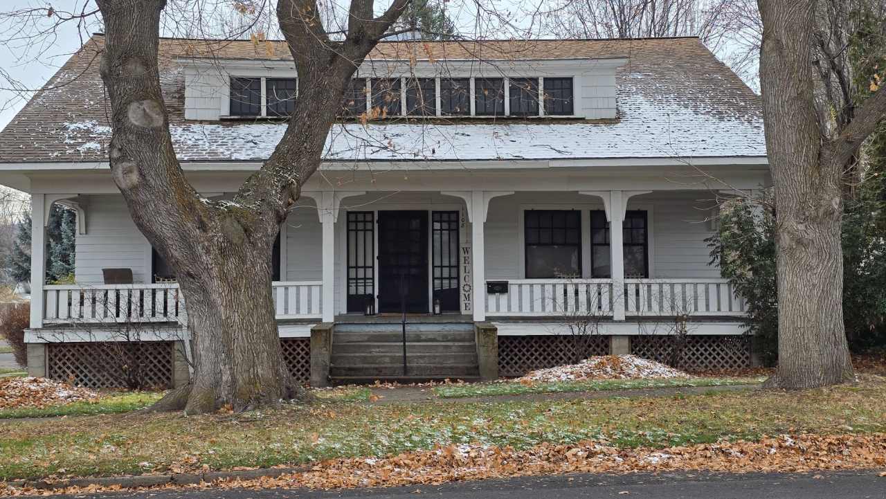 Great home in central La Grande