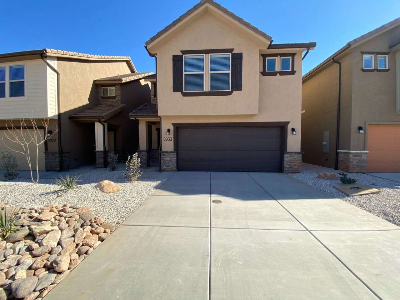 Beautiful 4 bed and 2.5 Bath in Desert Bluff Townhomes at Desert Canyons