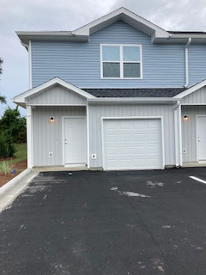 3 BED 2.5 BATH! Centrally located . Close to medical center, shopping restaurants.