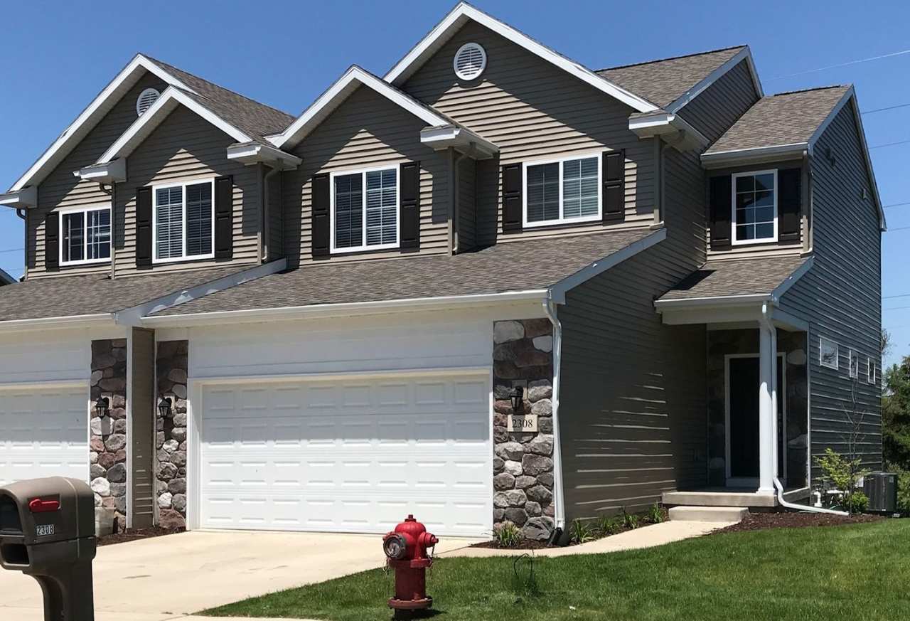 Large townhouse in Okemos - available now