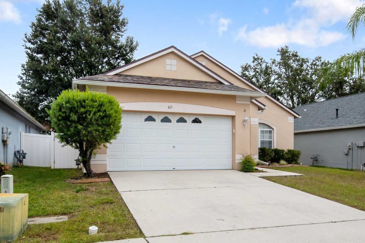 Beautiful 3-Bedroom, 2-Bathroom Home with Garage and Fenced Yard – Move-In Ready!