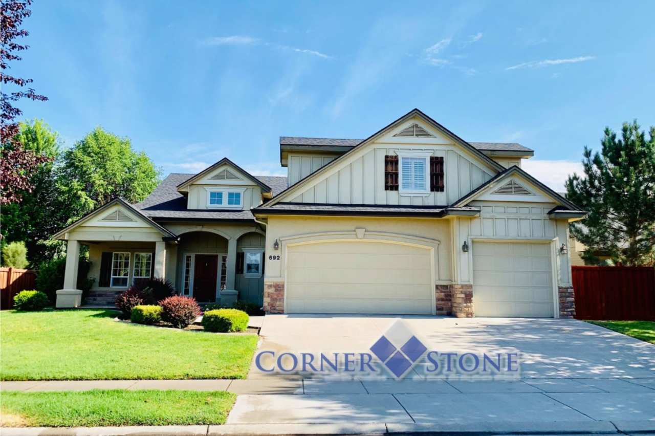 Stunning Home in Solitude Place with Bonus Room!