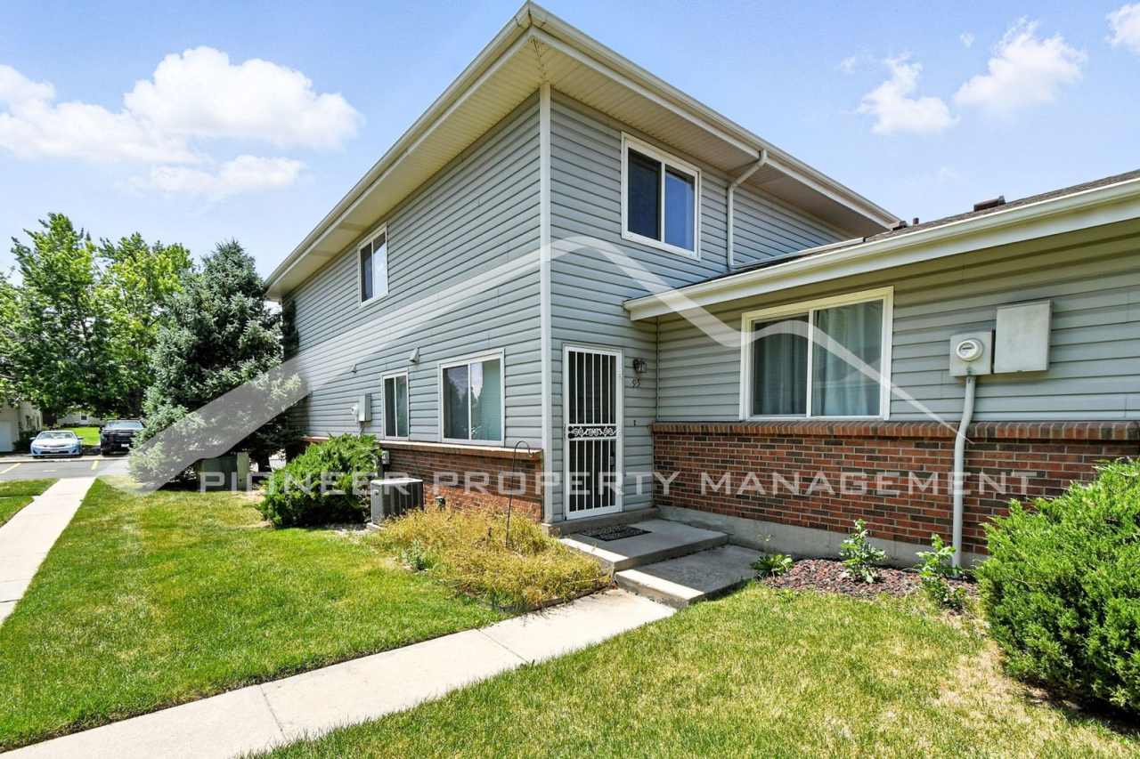 Charming Townhouse with Washer/Dryer and Central AC