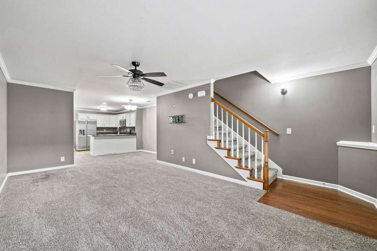 2 Bedroom Pet Friendly Condo For Rent Near Beachaven Vineyard!