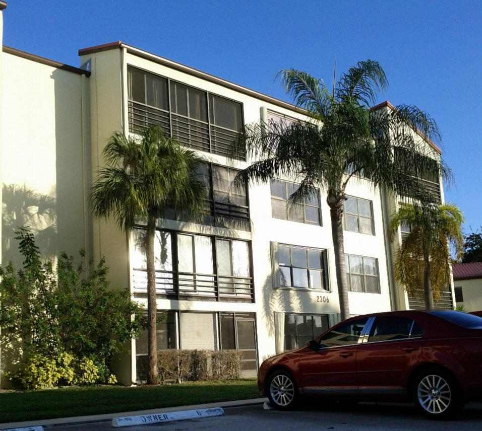 2306 South Cypress Bend Drive