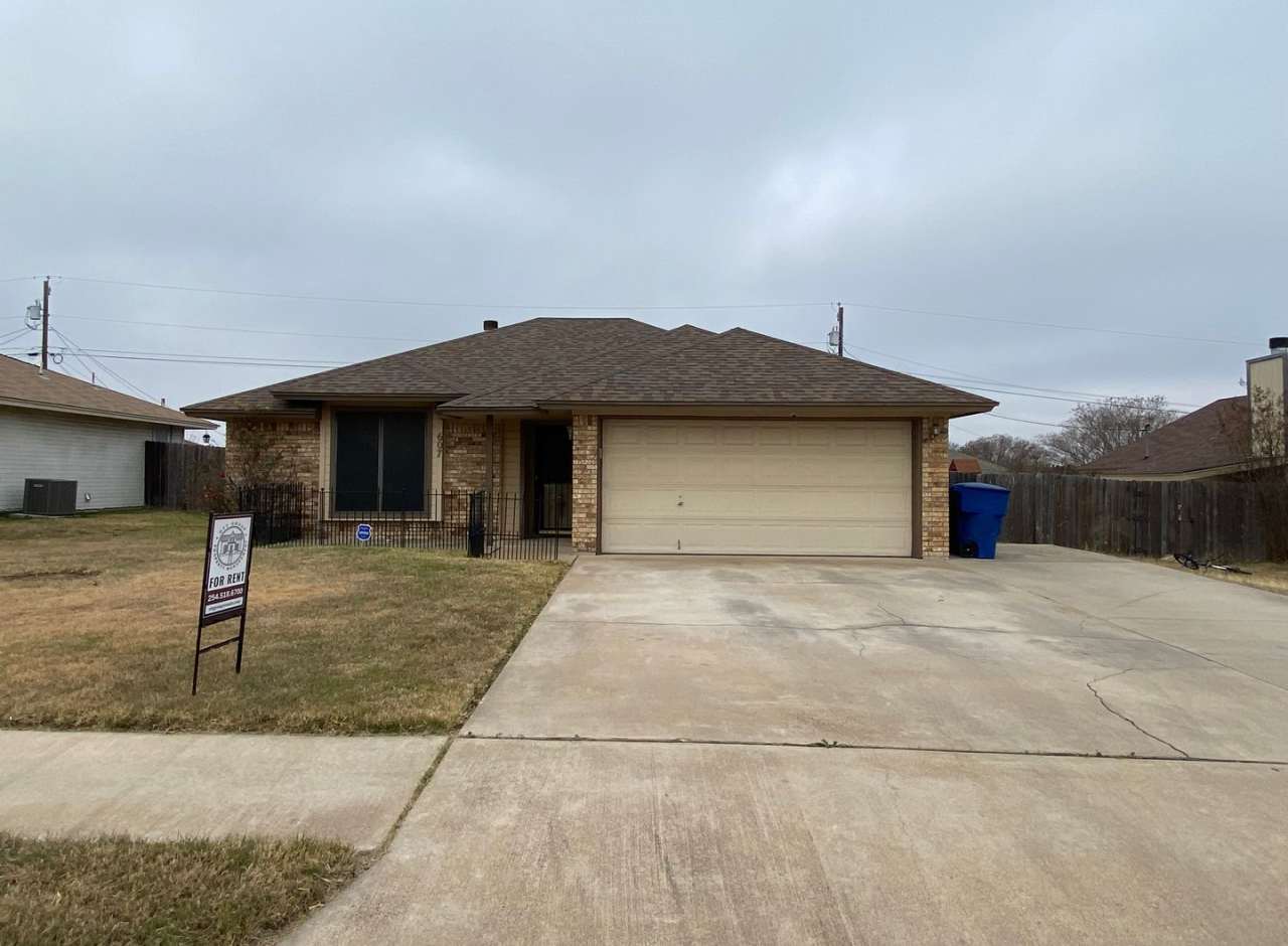 Beautiful home close to local schools and military base