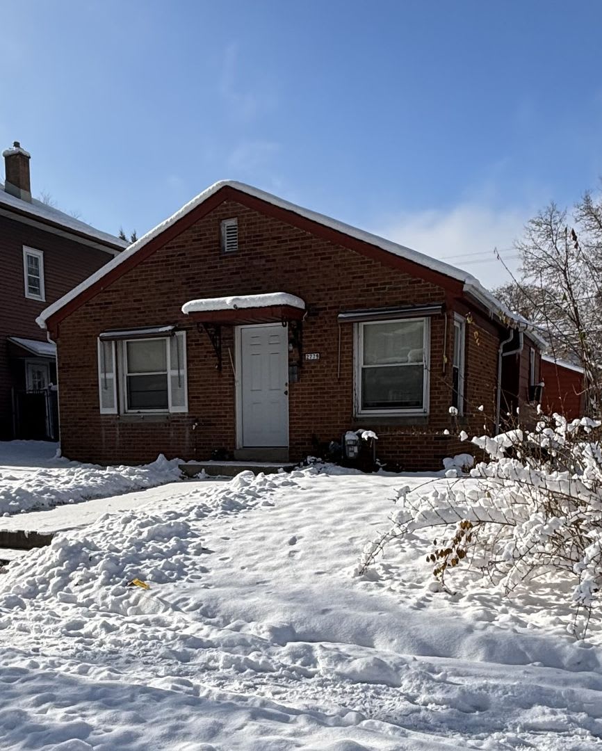 2BR SINGLE FAMILY, REDONE, YARD, PARKING