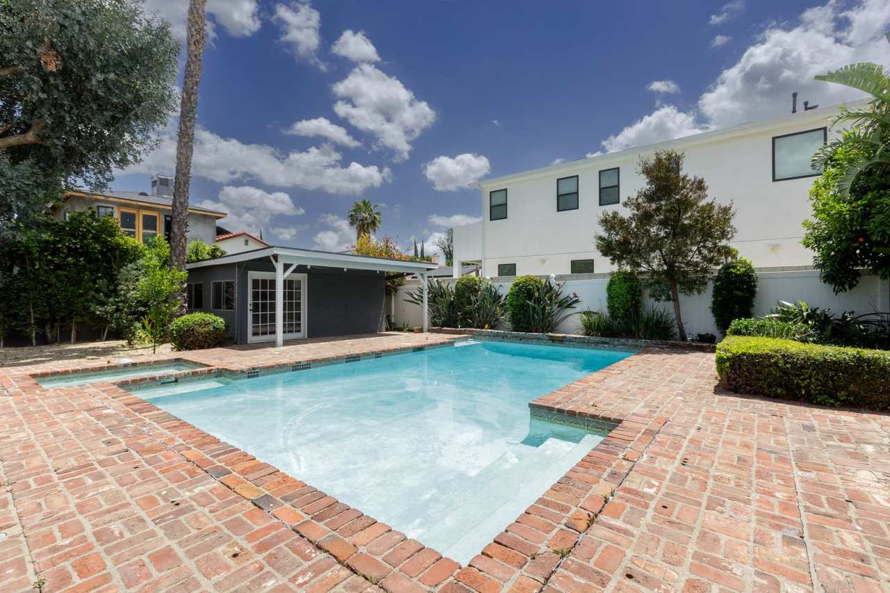Spacious 5-Bedroom, 3-Bath Home with Pool  Spa in Prime Encino