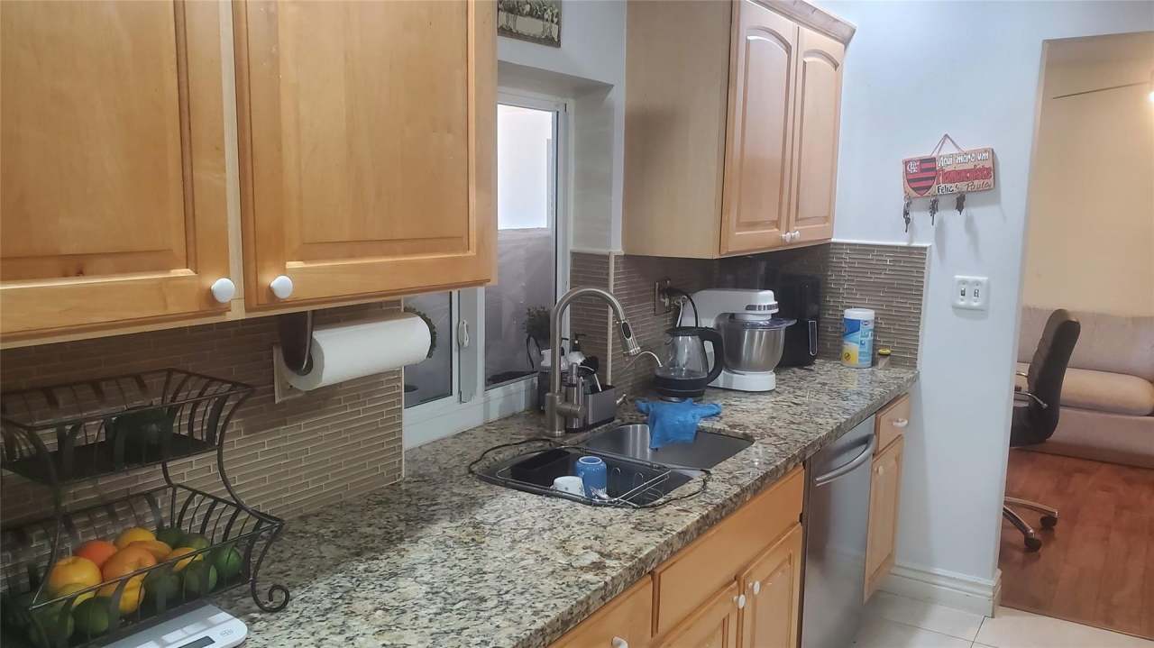 616 SE 8th Avenue, Deerfield Beach, FL 33441